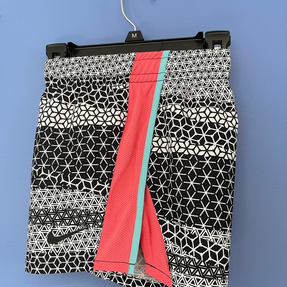 Nike Girls Shorts - Picture 6 of 7